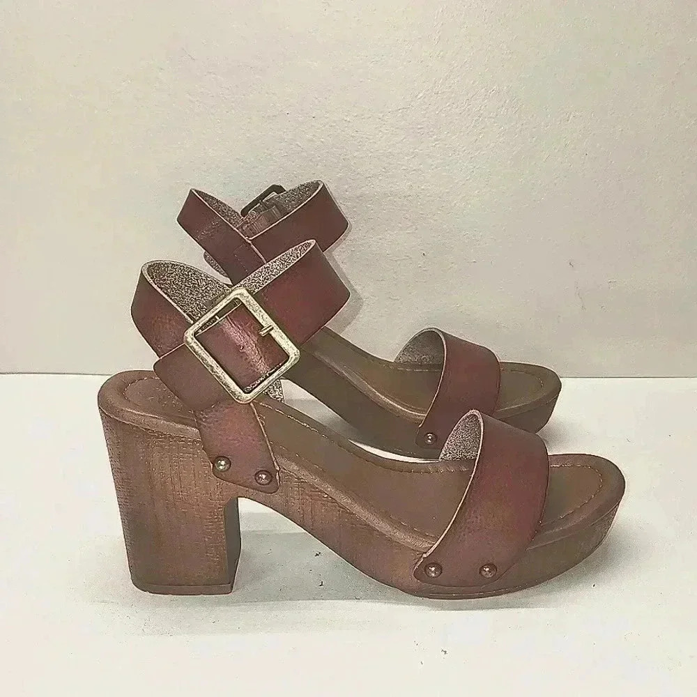 Dunes women's ankle strap open toe Buckled leather nwob size 7